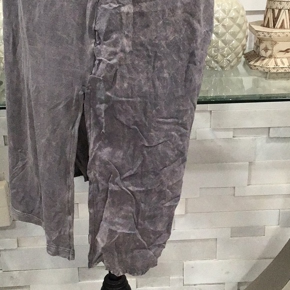 🆕 Distressed Front Pocket Sleeveless Tank Top - Picture 7 of 12